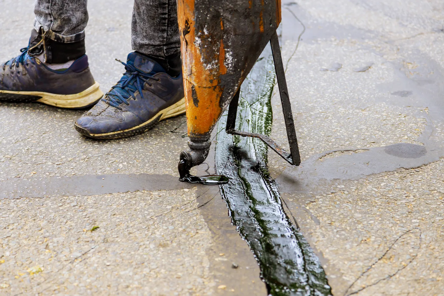 asphalt crack filling
